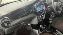 2023 (23) MINI HATCHBACK 1.5 Cooper Classic Premium 5dr 5281346
