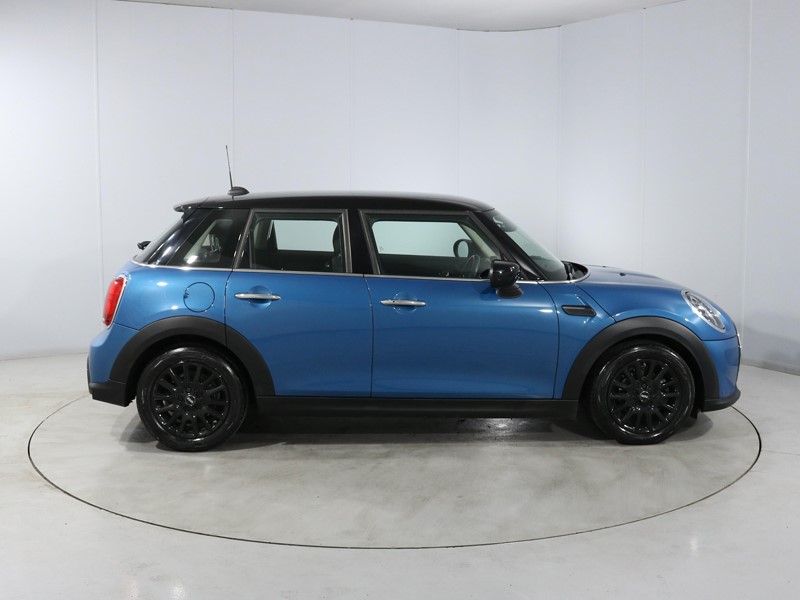 2023 (23) MINI HATCHBACK 1.5 Cooper Classic Premium 5dr 5281343