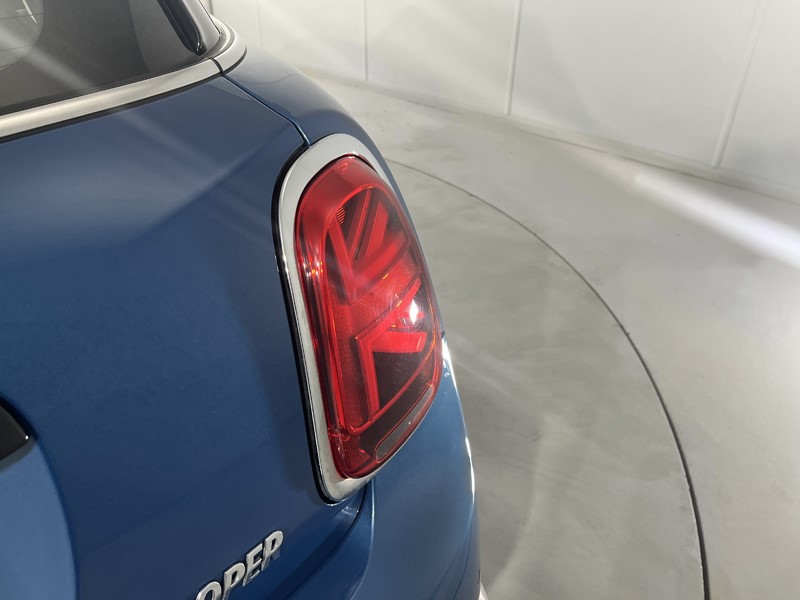 2023 (23) MINI HATCHBACK 1.5 Cooper Classic Premium 5dr 5281373