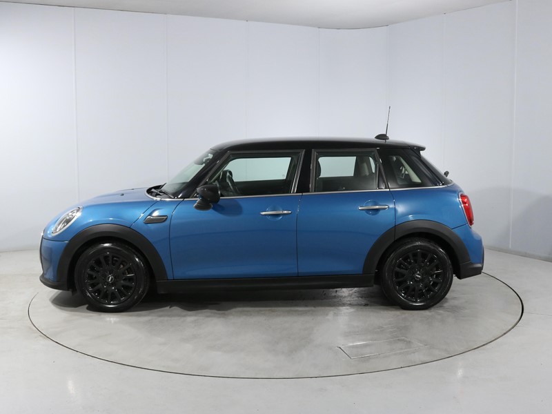 2023 (23) MINI HATCHBACK 1.5 Cooper Classic Premium 5dr 5281376