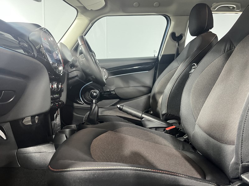 2023 (23) MINI HATCHBACK 1.5 Cooper Classic Premium 5dr 5281367