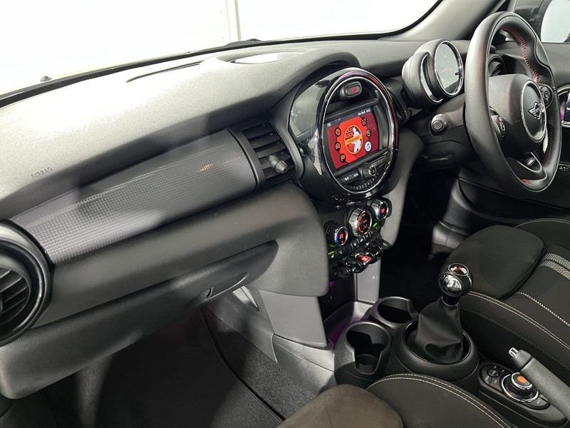 2019 (69) MINI HATCHBACK 1.5 Cooper Sport II 5dr 5281097