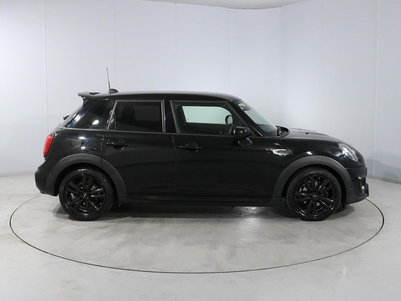 2019 (69) MINI HATCHBACK 1.5 Cooper Sport II 5dr 5281093