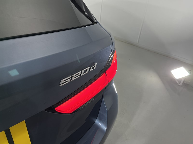 2024 (24) BMW 5 SERIES 520d MHT M Sport 5dr Step Auto 5303666