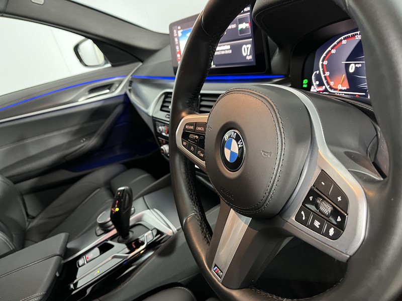 2024 (24) BMW 5 SERIES 520d MHT M Sport 5dr Step Auto 5263255