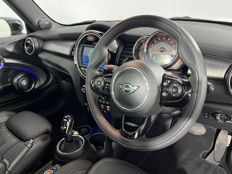 2020 (70) MINI HATCHBACK 1.5 Cooper Exclusive II 3dr Auto 5290015