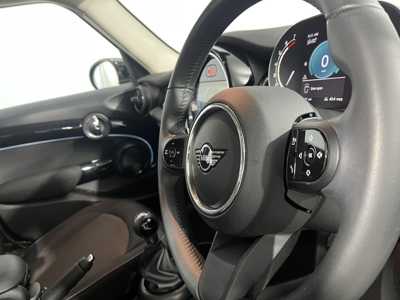 2023 (73) MINI HATCHBACK 1.5 Cooper Classic Premium 5dr 5362337