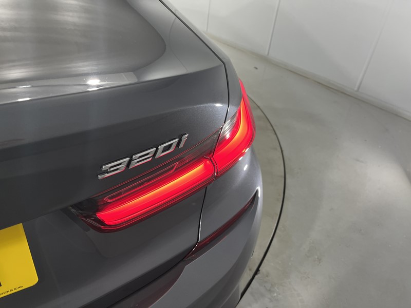 2021 (71) BMW 3 SERIES 320i M Sport 4dr Step Auto 5362168