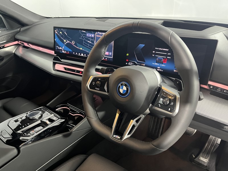 2025 (75) BMW 5 SERIES 530e M Sport Pro 5dr Auto 5436709