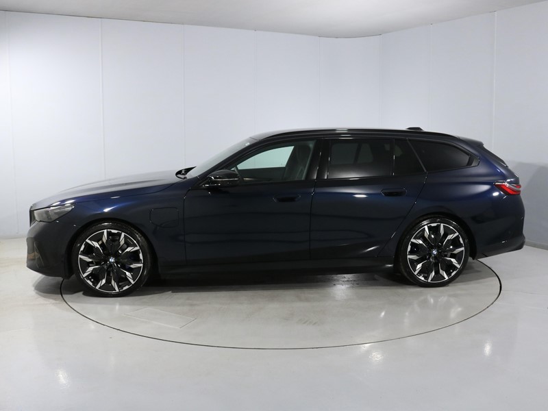 2025 (75) BMW 5 SERIES 530e M Sport Pro 5dr Auto 5436751