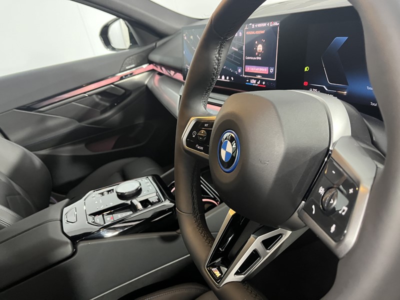 2025 (75) BMW 5 SERIES 530e M Sport Pro 5dr Auto 5436725