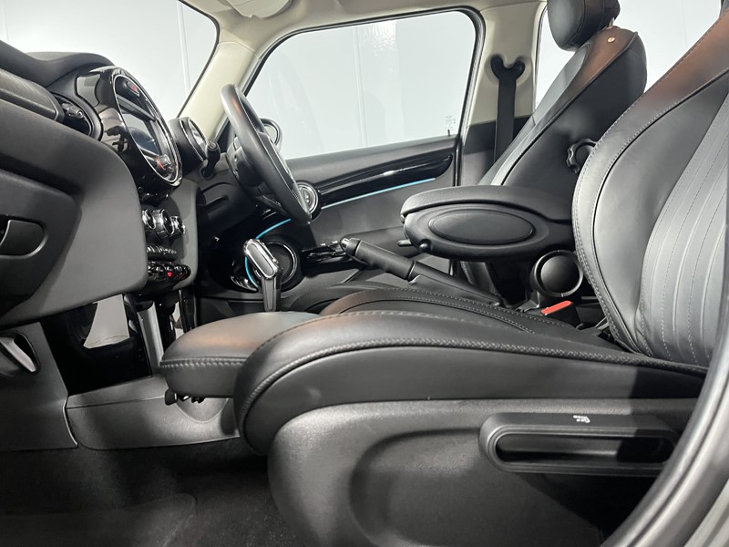 2019 (68) MINI HATCHBACK 1.5 Cooper Exclusive II 5dr Auto 5373787