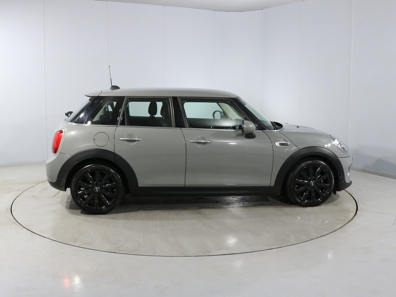 2019 (68) MINI HATCHBACK 1.5 Cooper Exclusive II 5dr Auto 5373756