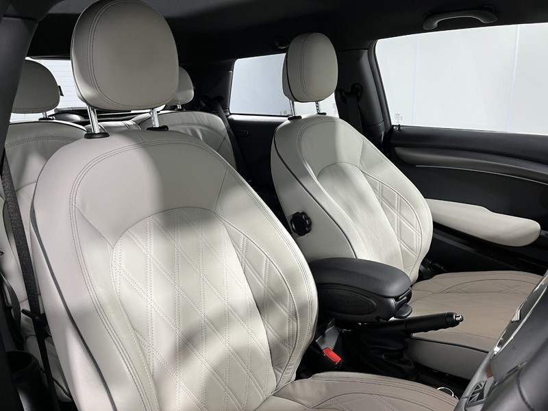 2022 (72) MINI HATCHBACK 1.5 Cooper Exclusive 3dr Auto 5370509