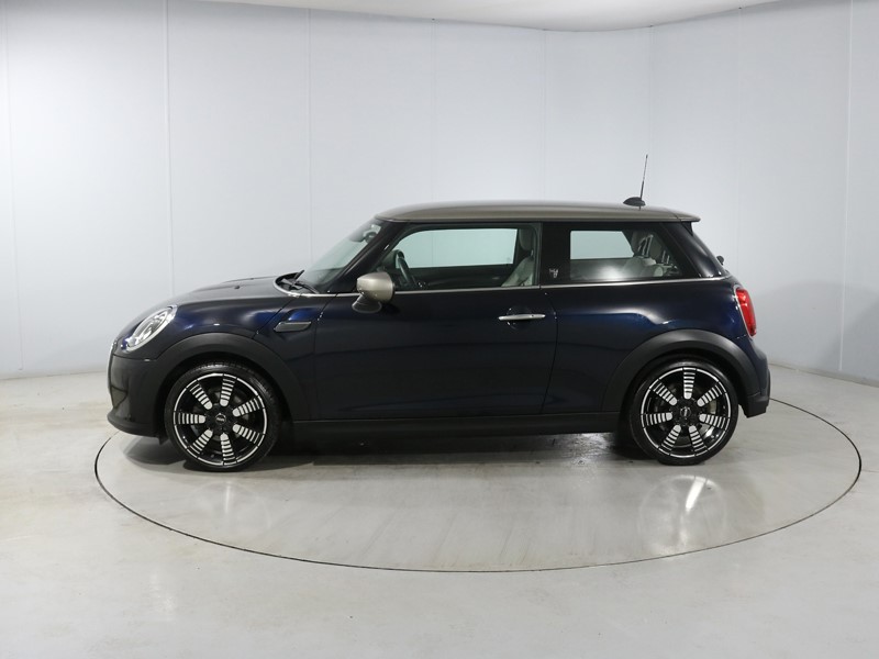 2022 (72) MINI HATCHBACK 1.5 Cooper Exclusive 3dr Auto 5370539