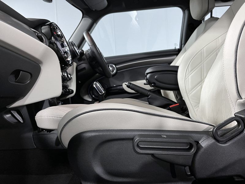 2022 (72) MINI HATCHBACK 1.5 Cooper Exclusive 3dr Auto 5370531