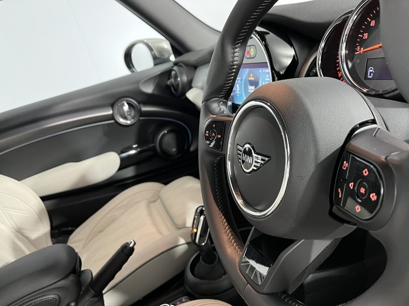 2022 (72) MINI HATCHBACK 1.5 Cooper Exclusive 3dr Auto 5370519