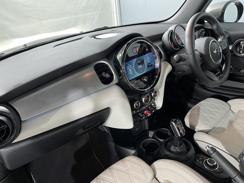 2022 (72) MINI HATCHBACK 1.5 Cooper Exclusive 3dr Auto 5370505