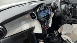 2022 (72) MINI HATCHBACK 1.5 Cooper Exclusive 3dr Auto 5370505