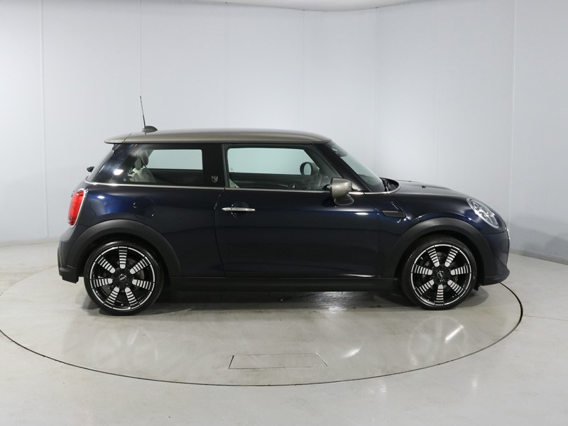 2022 (72) MINI HATCHBACK 1.5 Cooper Exclusive 3dr Auto 5370501