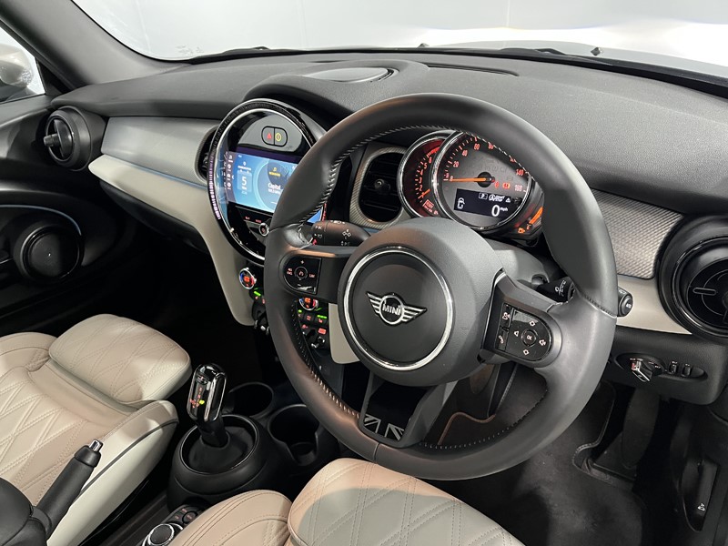 2022 (72) MINI HATCHBACK 1.5 Cooper Exclusive 3dr Auto 5370504