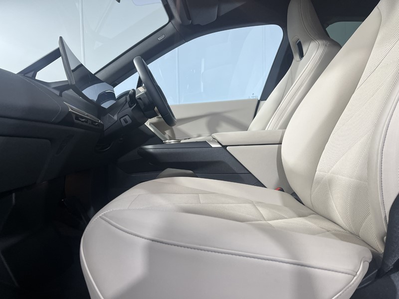 2024 (24) BMW iX 240kW xDrive40 M Sport 76.6kWh 5dr Auto 5421710