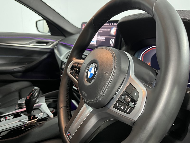 2022 (22) BMW 5 SERIES 520d MHT M Sport 4dr Step Auto 5457177