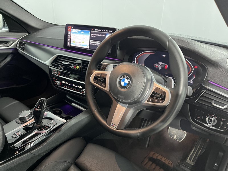 2022 (22) BMW 5 SERIES 520d MHT M Sport 4dr Step Auto 5457161