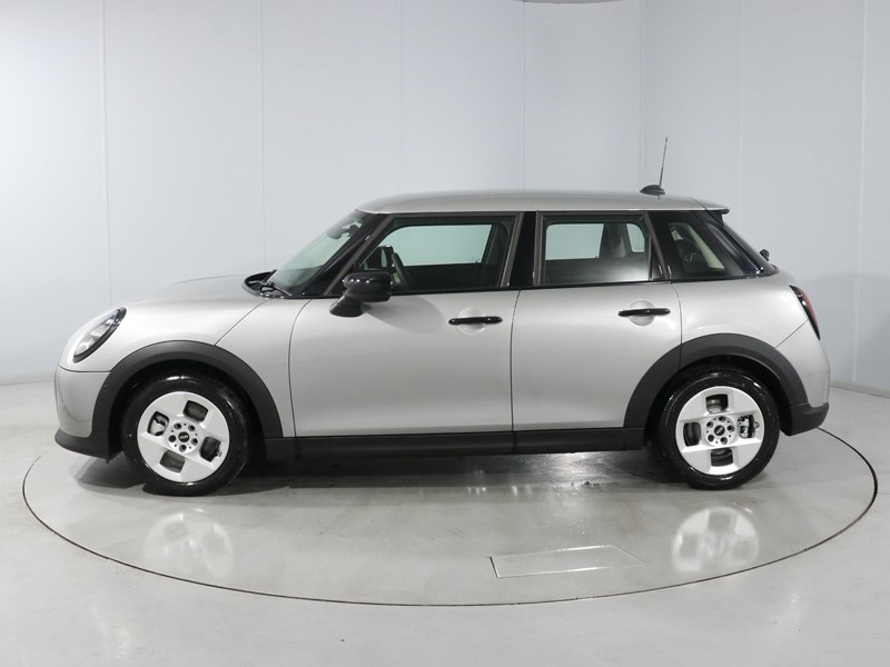 2025 (75) MINI COOPER 1.5 C Classic 5dr Auto 5484259