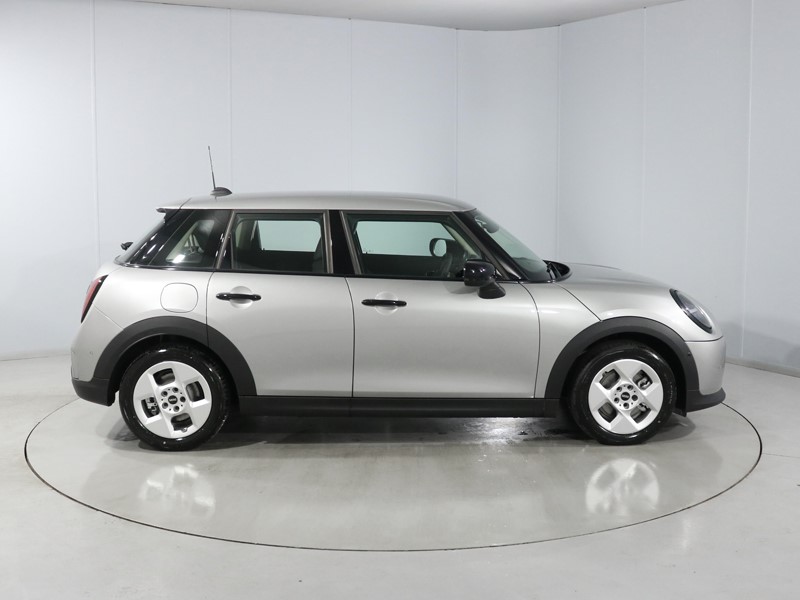 2025 (75) MINI COOPER 1.5 C Classic 5dr Auto 5484222