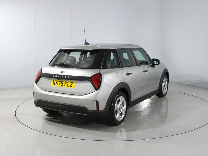 2025 (75) MINI COOPER 1.5 C Classic 5dr Auto 5484258