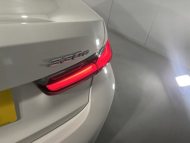 2025 (25) BMW 3 SERIES 330e 22.3 kWh M Sport 4dr Step Auto 5446186