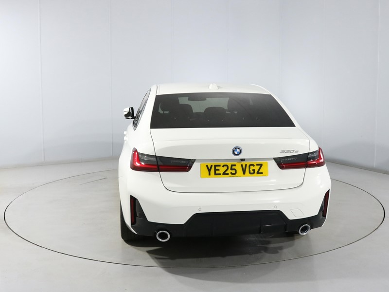 2025 (25) BMW 3 SERIES 330e 22.3 kWh M Sport 4dr Step Auto 5446157