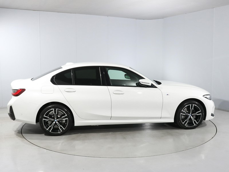2025 (25) BMW 3 SERIES 330e 22.3 kWh M Sport 4dr Step Auto 5446145