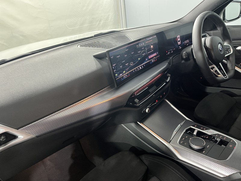 2025 (25) BMW 3 SERIES 330e 22.3 kWh M Sport 4dr Step Auto 5446149