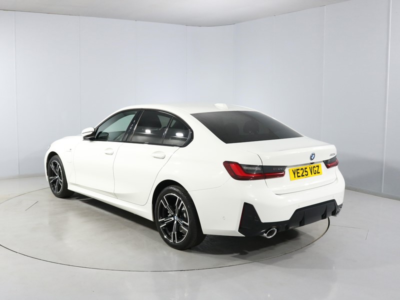 2025 (25) BMW 3 SERIES 330e 22.3 kWh M Sport 4dr Step Auto 5446144