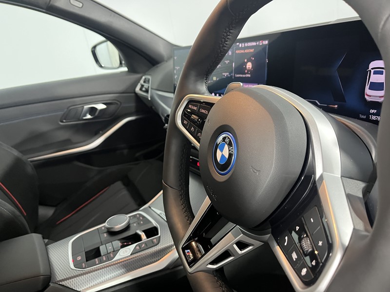 2025 (25) BMW 3 SERIES 330e 22.3 kWh M Sport 4dr Step Auto 5446164