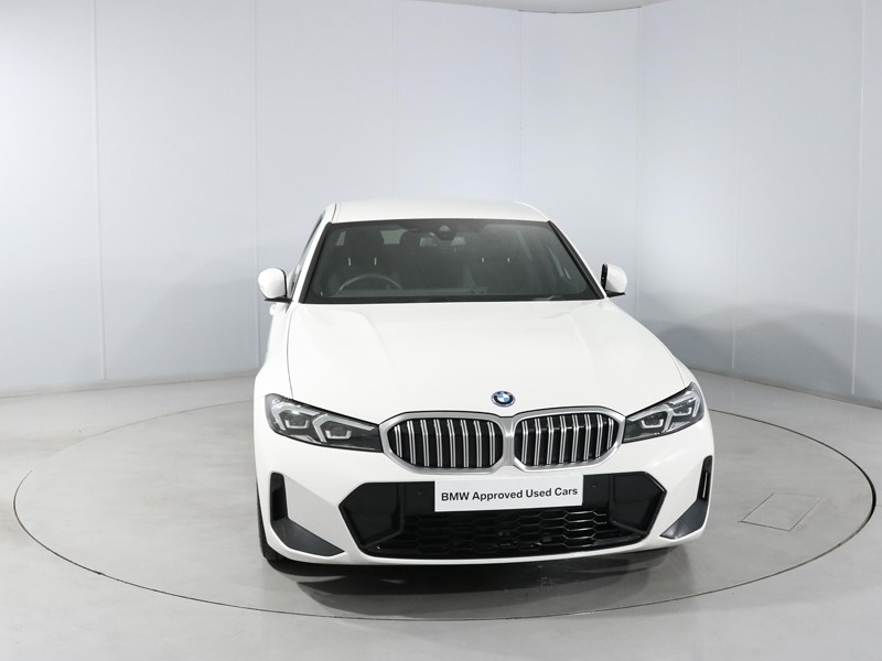 2025 (25) BMW 3 SERIES 330e 22.3 kWh M Sport 4dr Step Auto 5446158