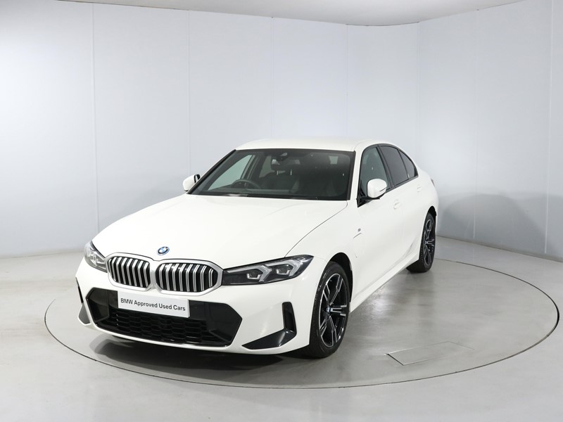 2025 (25) BMW 3 SERIES 330e 22.3 kWh M Sport 4dr Step Auto 5446188