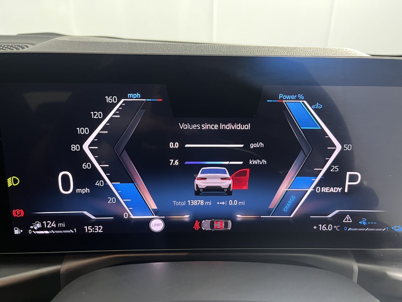 2025 (25) BMW 3 SERIES 330e 22.3 kWh M Sport 4dr Step Auto 5446151