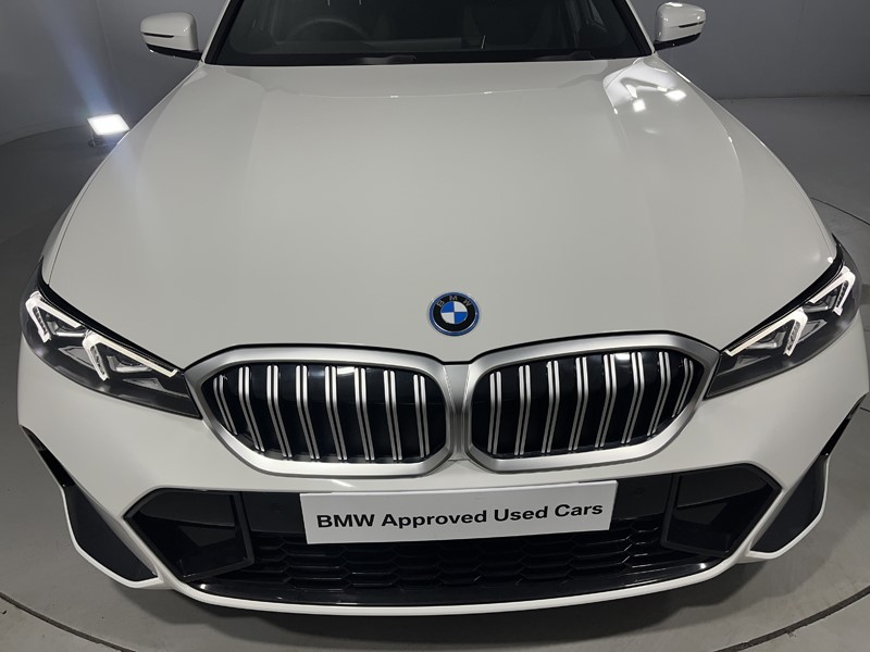 2025 (25) BMW 3 SERIES 330e 22.3 kWh M Sport 4dr Step Auto 5446183