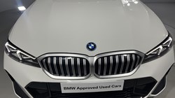 2025 (25) BMW 3 SERIES 330e 22.3 kWh M Sport 4dr Step Auto 5446183