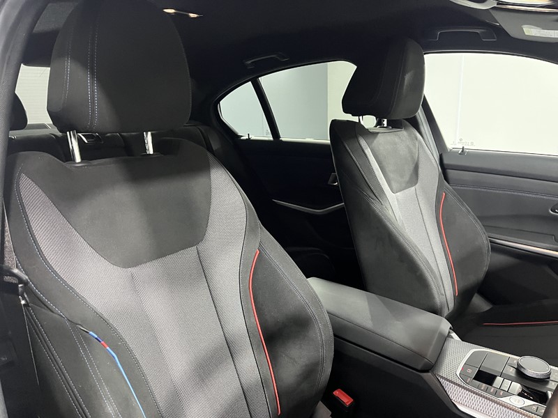 2025 (25) BMW 3 SERIES 330e 22.3 kWh M Sport 4dr Step Auto 5446153