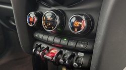 2022 (72) MINI HATCHBACK 1.5 Cooper Exclusive 3dr Auto 5441330