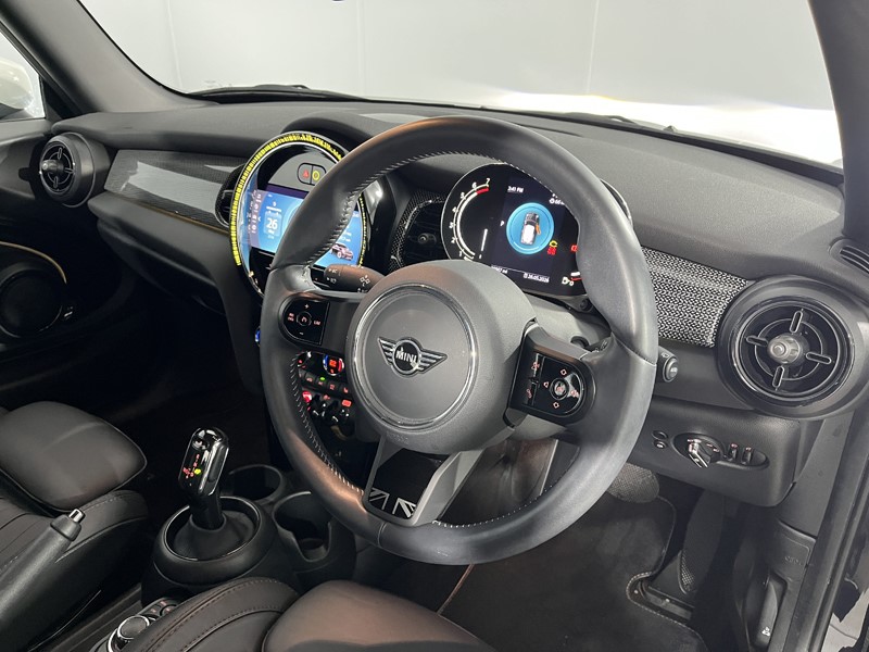 2022 (72) MINI HATCHBACK 1.5 Cooper Exclusive 3dr Auto 5441306