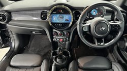2022 (72) MINI HATCHBACK 1.5 Cooper Exclusive 3dr Auto 5441304