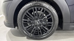 2022 (72) MINI HATCHBACK 1.5 Cooper Exclusive 3dr Auto 5441314