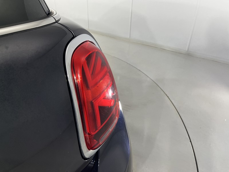 2022 (72) MINI HATCHBACK 1.5 Cooper Exclusive 3dr Auto 5441338
