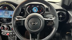 2022 (72) MINI HATCHBACK 1.5 Cooper Exclusive 3dr Auto 5441305