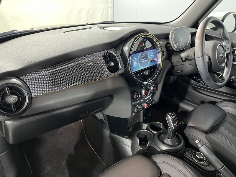 2022 (72) MINI HATCHBACK 1.5 Cooper Exclusive 3dr Auto 5441307